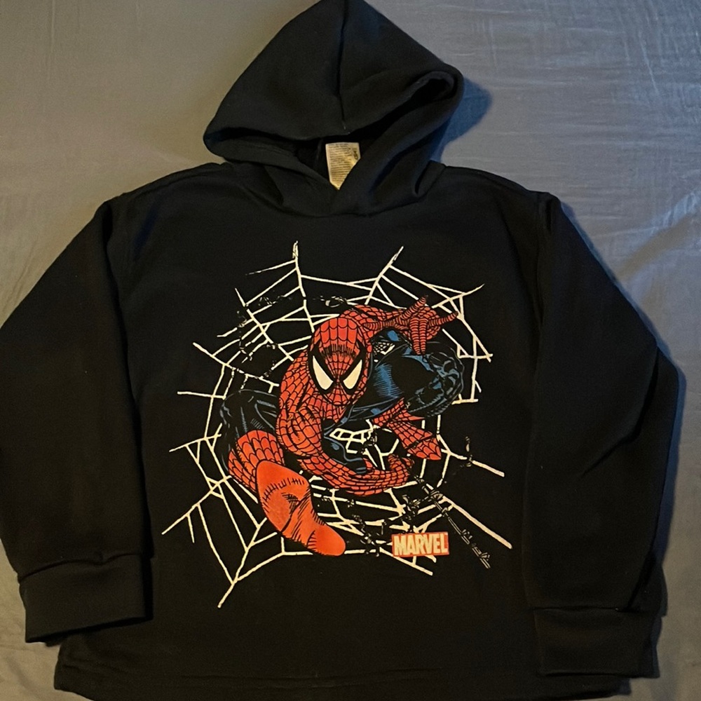 Light weight spider man pullover sweatshirt.   Size 6/7